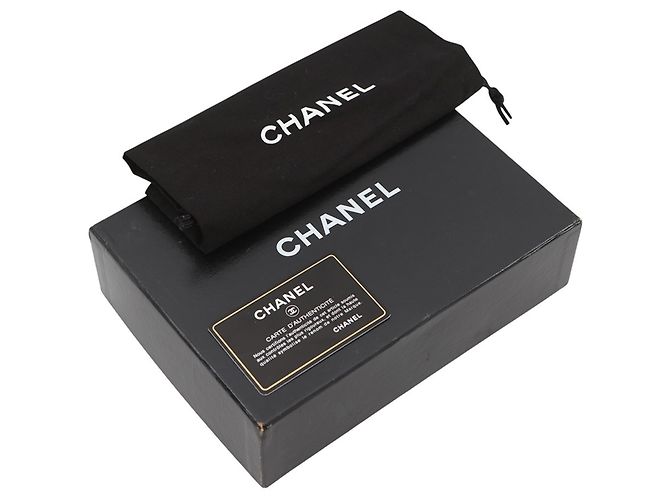 Portafoglio con catena Chanel in bianco e nero - vista 19