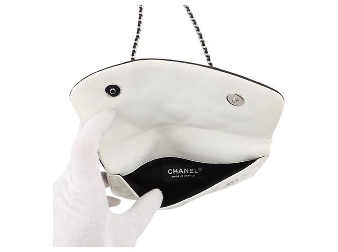 Portafoglio con catena Chanel in bianco e nero - vista 6