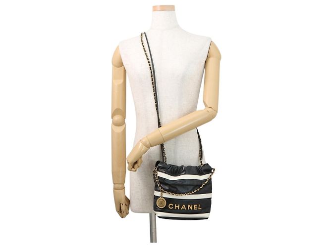 Borsa Chanel CHANEL22 Mini Coco Mark Nero Bianco - vista 4