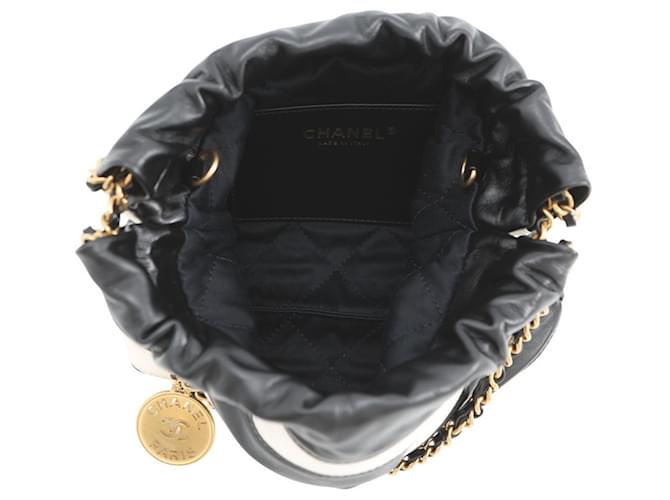 Borsa Chanel CHANEL22 Mini Coco Mark Nero Bianco - vista 6