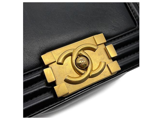 Borsa a tracolla Chanel Boy AS3018 in pelle nera Nero - vista 12