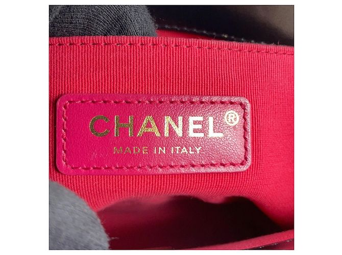Borsa a tracolla Chanel Boy AS3018 in pelle nera Nero - vista 15