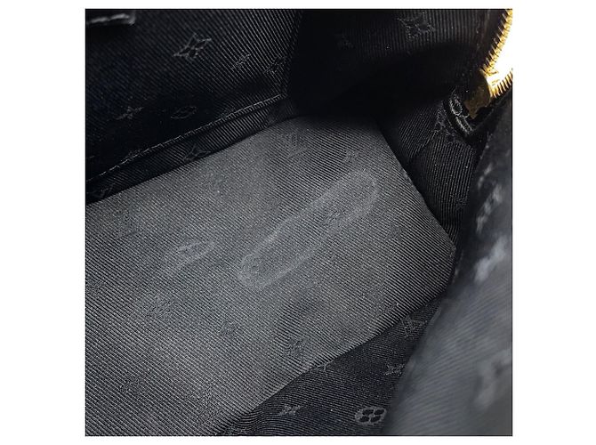 Borsa Alma Soft BB Bubble Gram Louis Vuitton Nero Monogramma - vista 13