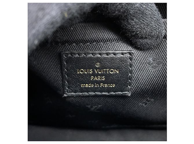 Borsa Alma Soft BB Bubble Gram Louis Vuitton Nero Monogramma - vista 17