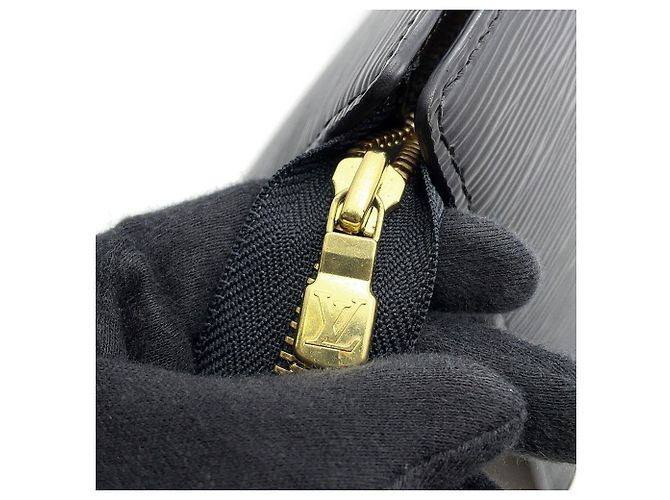 Borsa Triangle Epi Louis Vuitton Nero - vista 9