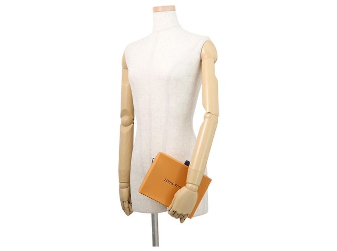 Clutch in pelle zafferano Louis Vuitton D'oro - vista 5
