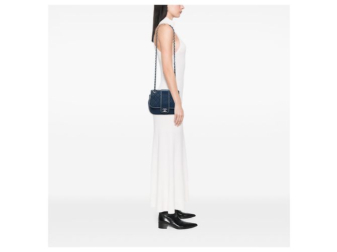 Chanel Blue Medium Quilted Lambskin and Metallic Trim Elementary Chic Flap Blu navy - vista 5