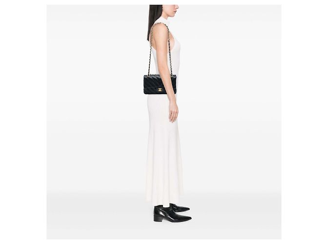 Chanel Black Medium Classic Chevron Calfskin Pleated Double Flap Preto - vista 5
