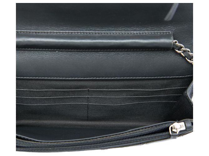 Wallet On Chain Portafoglio con catena Chanel Green CC trapuntato in vernice metallizzata striata - vista 4
