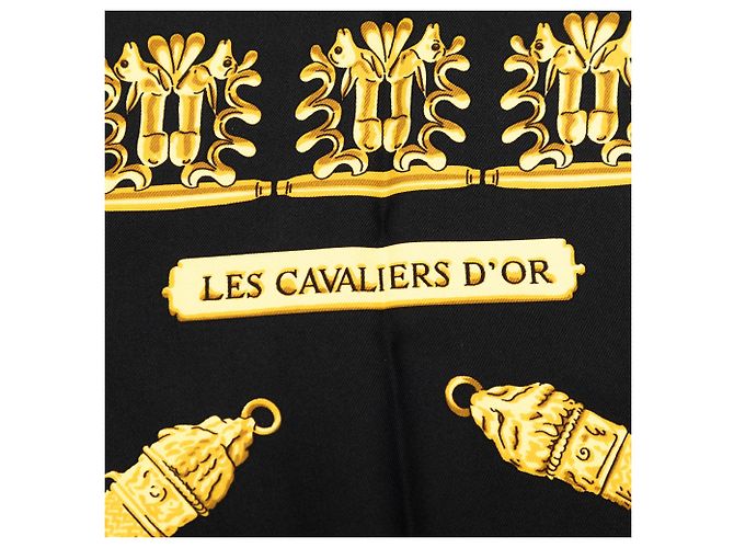 Sciarpa in seta Hermès Black Les Cavaliers d Or 90 Nero - vista 3