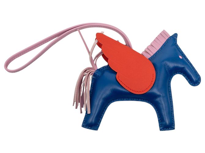 Charm per borsa Hermès Blue Milo in agnello e Swift Grigri Rodeo Pegase PM - vista 2