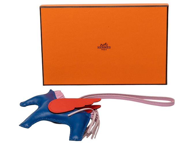 Charm per borsa Hermès Blue Milo in agnello e Swift Grigri Rodeo Pegase PM - vista 5
