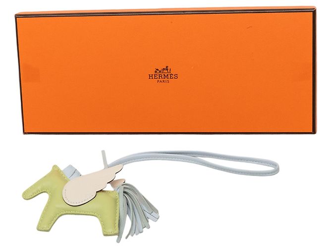 Charm per borsa Hermès Grigri Rodeo Pegase in agnello Milo verde e pelle Swift PM Verde chiaro - vista 5