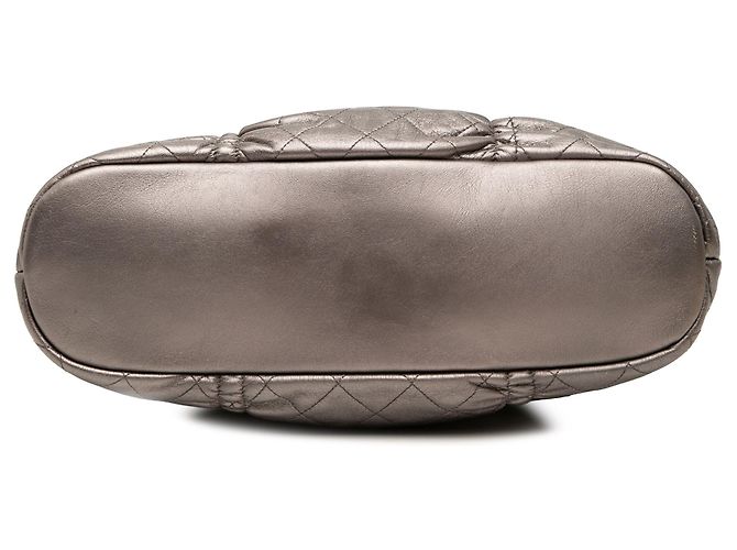 Chanel Flap Sharpei em pele de cordeiro metalizada acolchoada cinza Marrom - vista 3