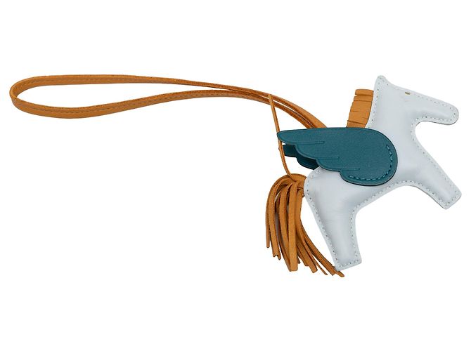 Charm para bolso Hermès GriGri Rodeo Pegase PM en piel de cordero Milo y Swift, Gris Castaño - vista 2