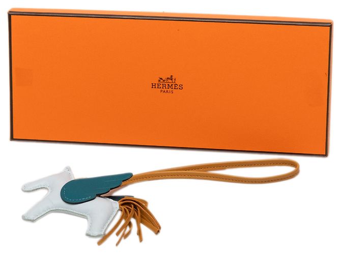 Charm para bolso Hermès GriGri Rodeo Pegase PM en piel de cordero Milo y Swift, Gris Castaño - vista 5