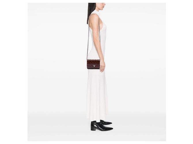 Wallet On Chain Cartera con cadena Chanel Red CC acolchada en charol Brilliant Roja Burdeos - vista 6