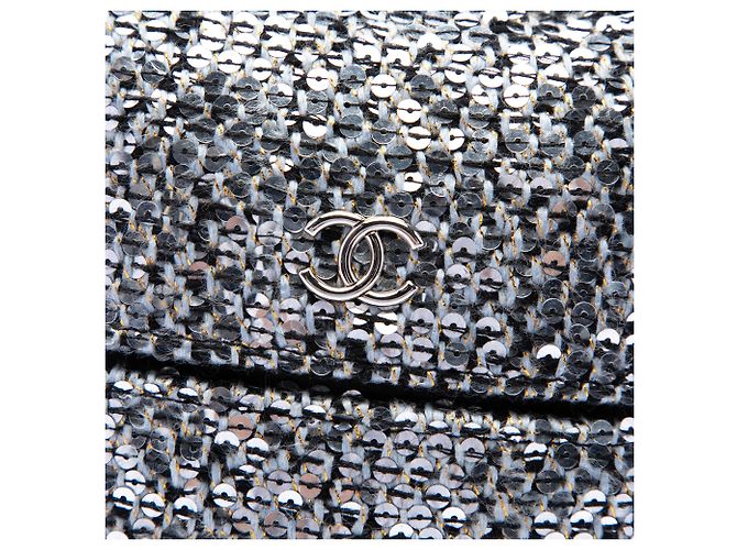 Portacellulare Chanel in tweed argento CC e paillettes con catena - vista 5