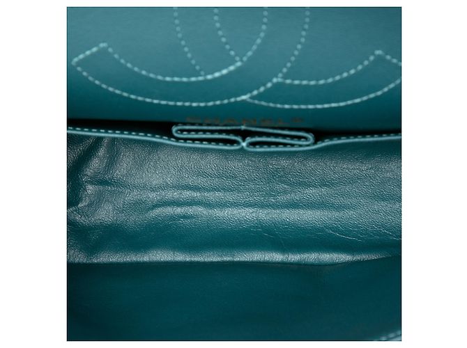 Mademoiselle Chanel Blue Chevron Velvet Reissue 2.55 Double Flap 225 - vista 4