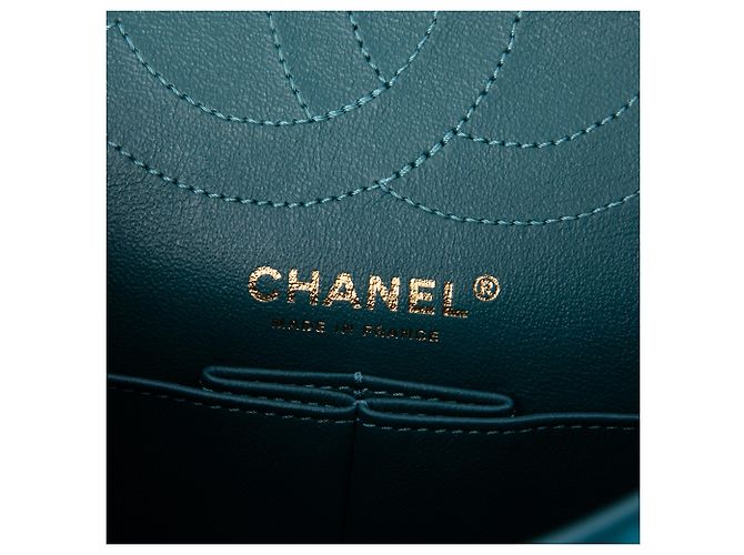 Mademoiselle Chanel Blue Chevron Velvet Reissue 2.55 Double Flap 225 - vista 5