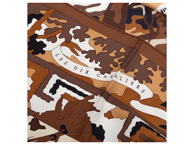 Sciarpa in seta Hermès Brown Les Dix Cavaliers 90 Marrone - vista 2