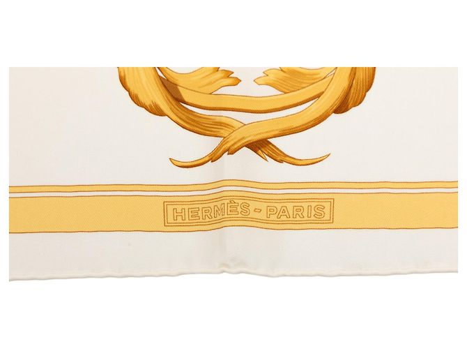 Lenço de seda Hermès White Couronnes 90 Branco Cru - vista 4