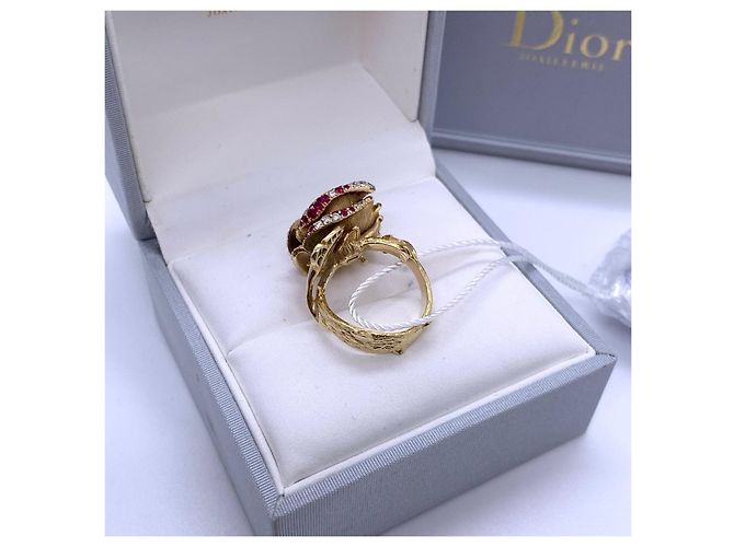 Anello Dior Haute Joaillerie Rose Garden Diamanti e Rubini D'oro - vista 3
