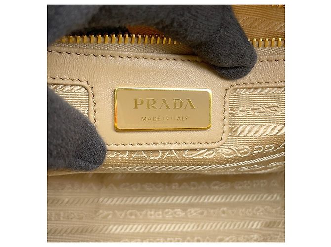Prada Handtasche Re-Edition 1978 Beige - Ansicht 16
