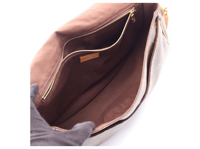 Borsa a tracolla Louis Vuitton Menilmontant MM Monogram Marrone - vista 3