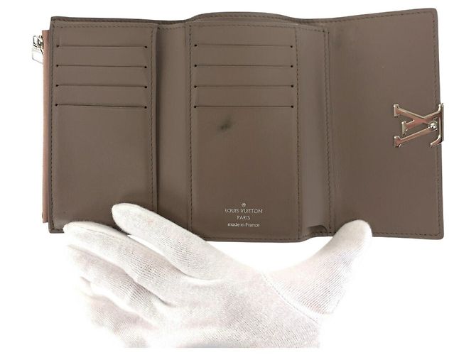 Louis Vuitton Portefeuille Capucines Compact Ledergeldbörse Pink - Ansicht 8