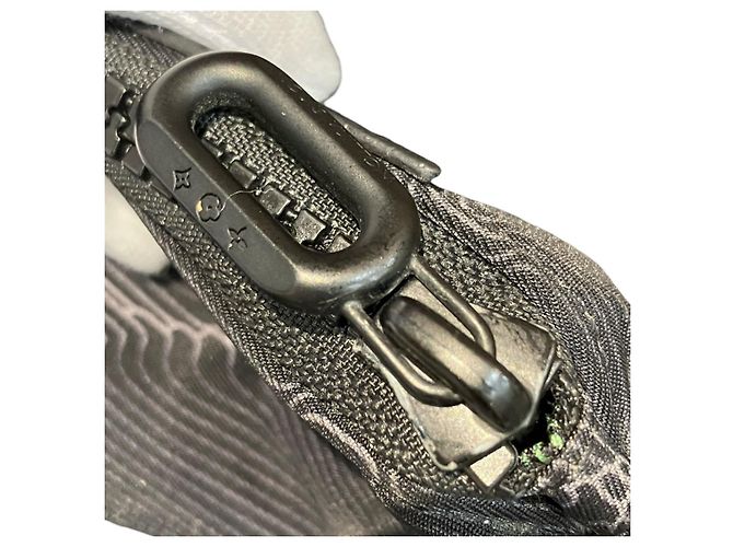 Clutch Reversibile Monogram A4 di Louis Vuitton Nero - vista 6