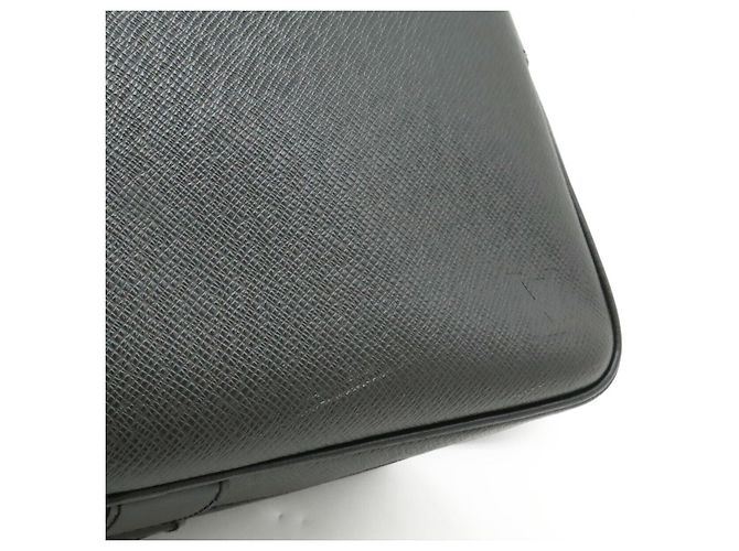 Borsa a Spalla Louis Vuitton Taiga Nero - vista 9
