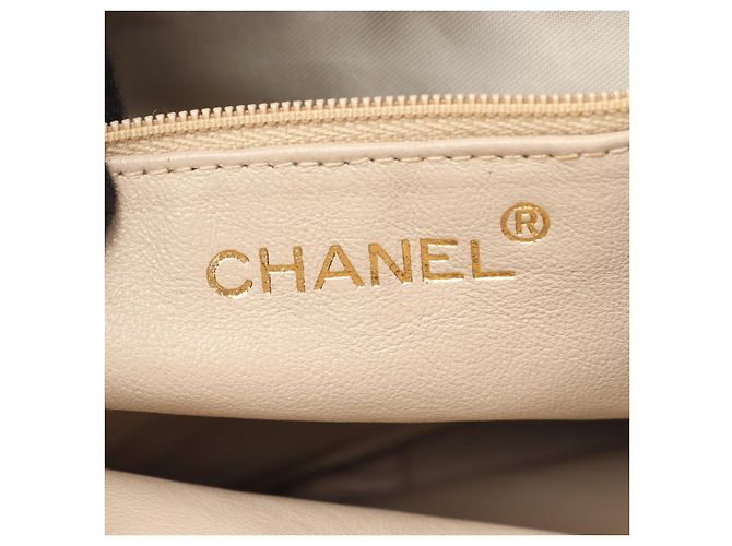 Bolso de hombro de cuero CHANEL Coco Mark Castaño Beige - vista 4