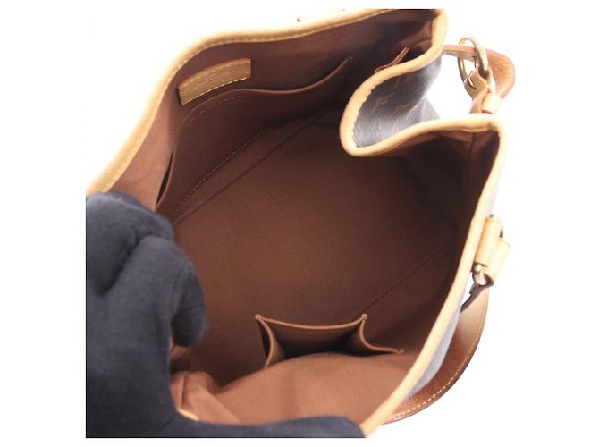 Bolsa Louis Vuitton Batignolles Monogram Leather Marrom - vista 3