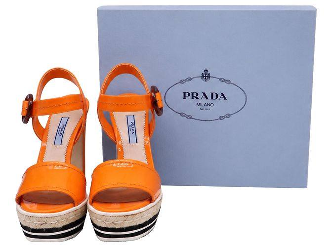Sandali con platform Prada in vernice arancione - vista 6