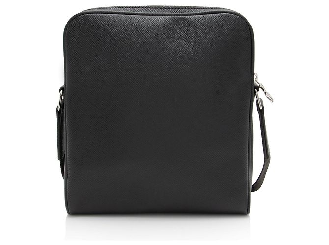 Messenger Alex BB in pelle Taiga Louis Vuitton Nero - vista 3