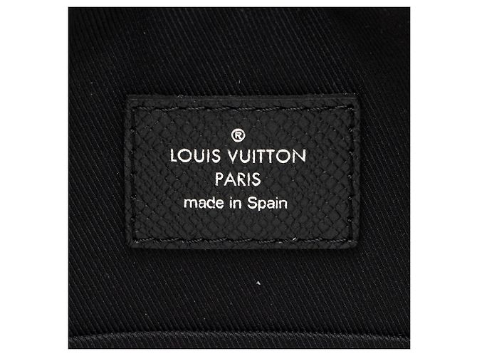 Messenger Alex BB in pelle Taiga Louis Vuitton Nero - vista 8