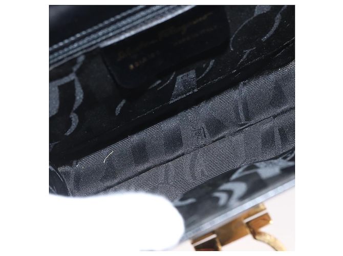 Salvatore Ferragamo Gancini Flap in Pelle Nero - vista 5