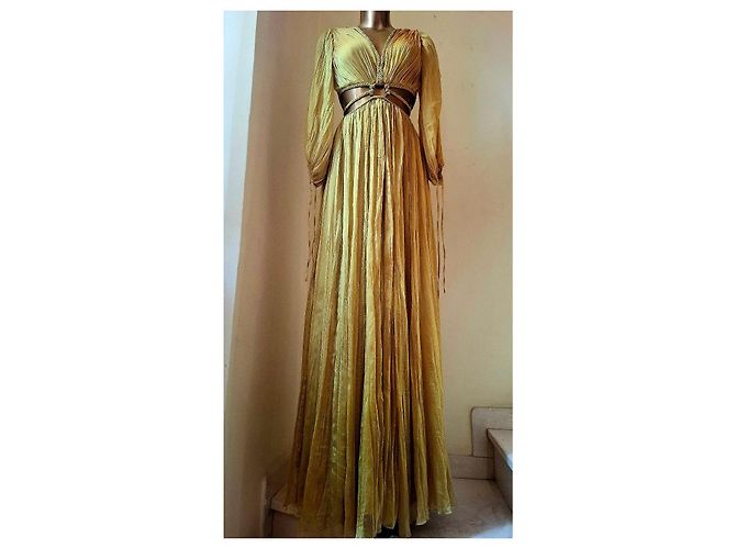 Autre Marque Langes Plissee-Kleid in Gold mit geflochtenem Gürtel Golden - Ansicht 11