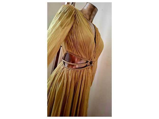 Autre Marque Langes Plissee-Kleid in Gold mit geflochtenem Gürtel Golden - Ansicht 21