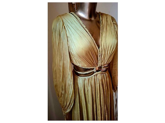 Autre Marque Langes Plissee-Kleid in Gold mit geflochtenem Gürtel Golden - Ansicht 6