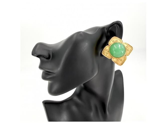 Timeless Orecchini a clip Chanel Vintage D'oro Verde - vista 2