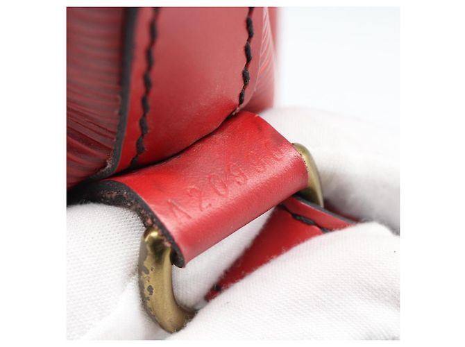 Louis Vuitton Petit Noe aus Epi Leder Größe Medium Rot - Ansicht 6