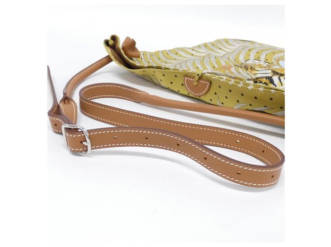 Hermès Borsa a tracolla Hermes TIGRE ROYAL FLURI Silky City PM Beige - vista 6