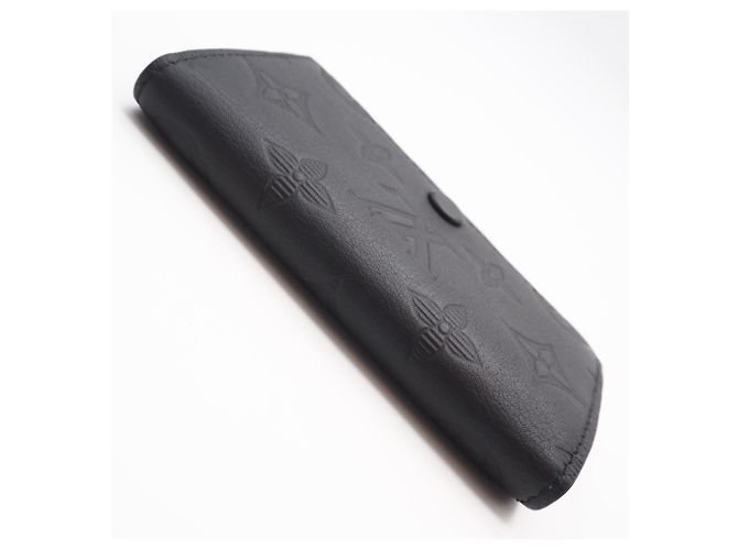 Louis Vuitton Monogram Shadow Victor Wallet Black - view 5