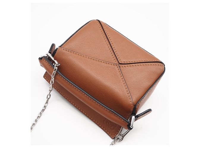 Mini borsa a tracolla Loewe Puzzle Edge in pelle di vitello marrone - vista 2