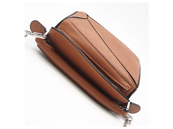 Mini borsa a tracolla Loewe Puzzle Edge in pelle di vitello marrone - vista 5