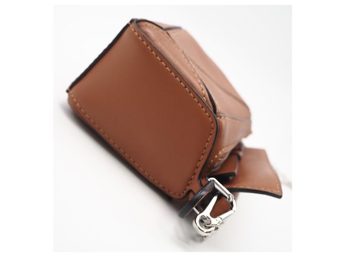 Mini borsa a tracolla Loewe Puzzle Edge in pelle di vitello marrone - vista 8