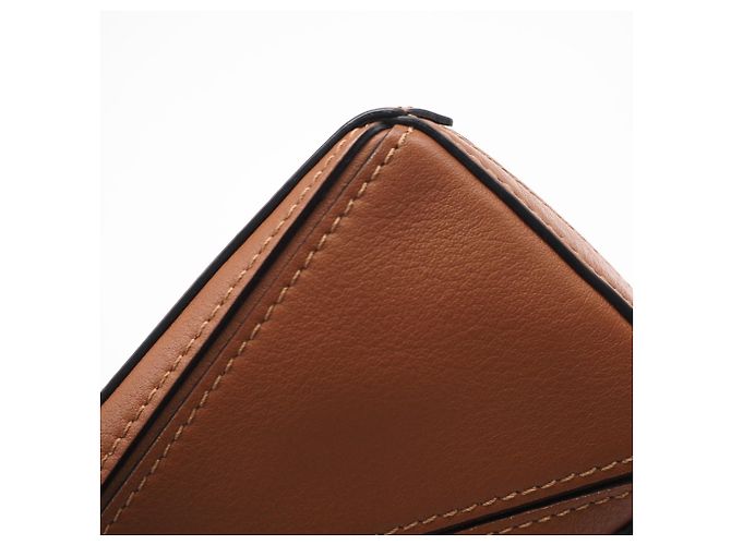 Mini borsa a tracolla Loewe Puzzle Edge in pelle di vitello marrone - vista 9