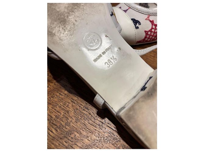Chanel Ballerine Slingback in Vernice Bianca Ricamata Bianco Multicolore - vista 3